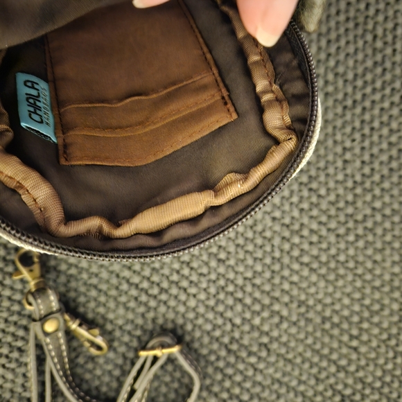 Chala Cellphone Crossbody - Picture 7 of 7
